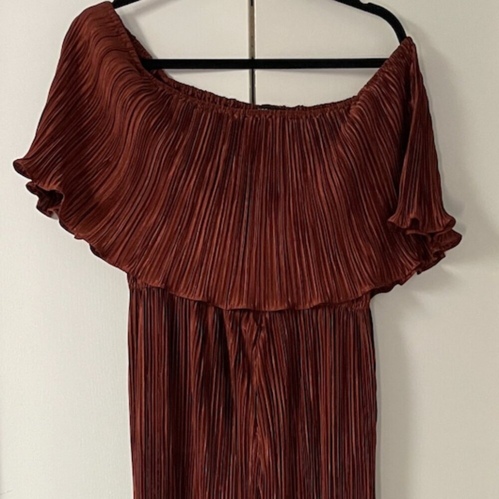 NWOT Hers & Mine Metallic Copper Off-Shoulder Plisse Jumpsuit w/ Pockets Sz M